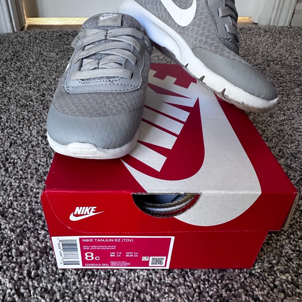 Kids Nike Tanjun EZ Gray and White Sneakers
